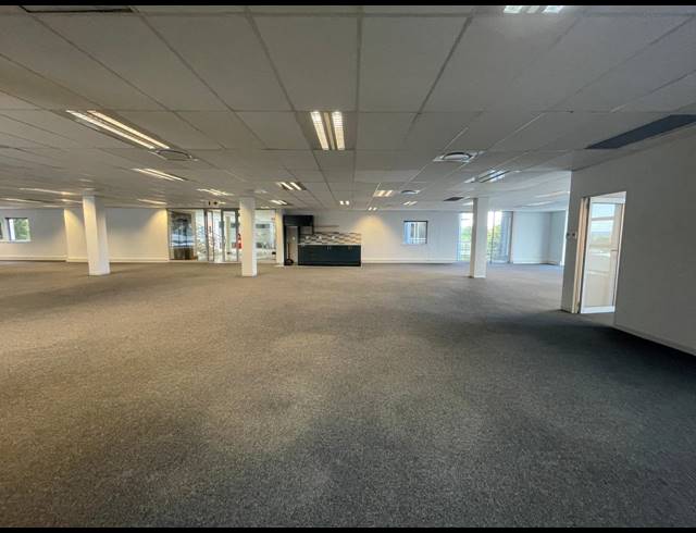 658M² OFFICE TO LET IN BRYANSTON